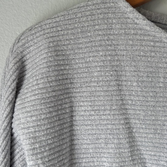 EXPRESS Ribbed Dolman Sleeve Top - Picture 4 of 9